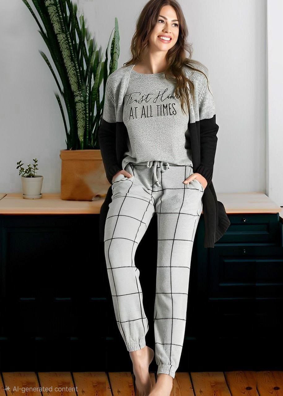 إيزابيلا – طقم 3 قطع تريكو بيج سايز رمادي ببنطلون مربعات