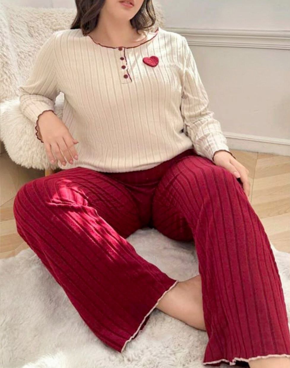 إيزابيلا – بيجامة قطيفة مضلعة قلب أحمر قطعتين بيج سايز