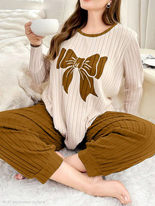 إيزابيلا – طقم بيجامة قطيفة مضلعة بيج سايز بطبعة فيونكة