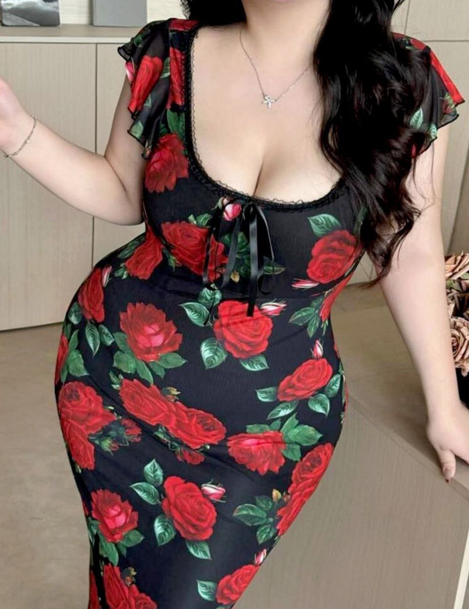 إيزابيلا – فستان روز طويل باديكون بيج سايز 🌹🖤