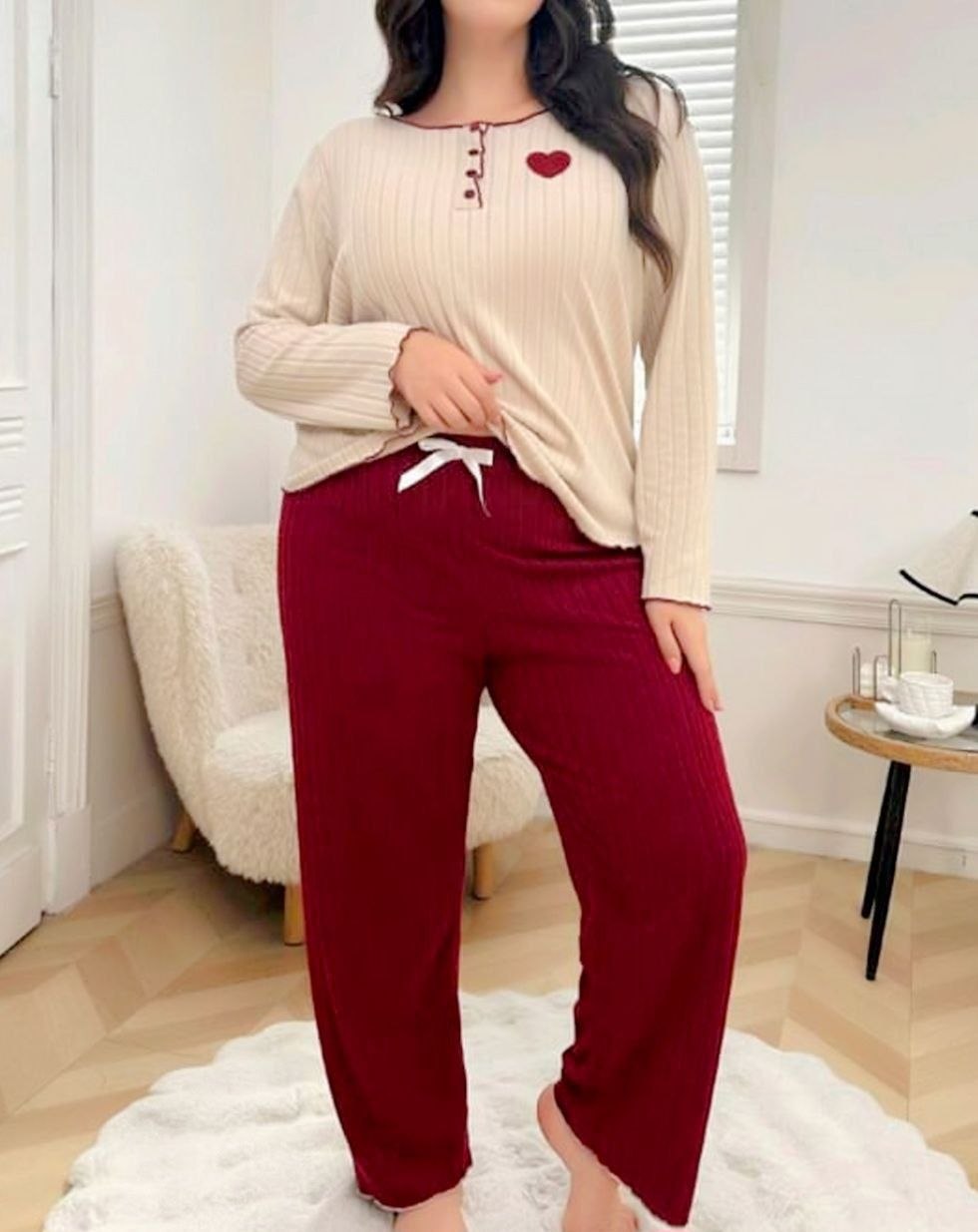 إيزابيلا – بيجامة قطيفة مضلعة قلب أحمر قطعتين بيج سايز