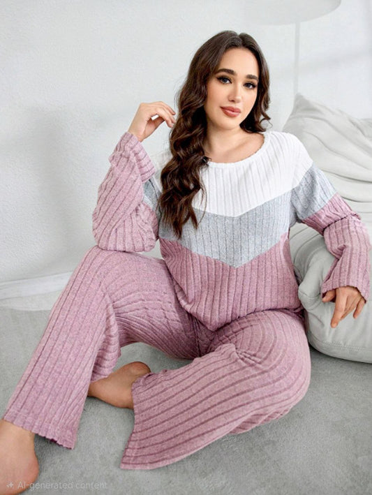 إيزابيلا – طقم بيجامة قطيفة بيج سايز بتصميم شيفرون