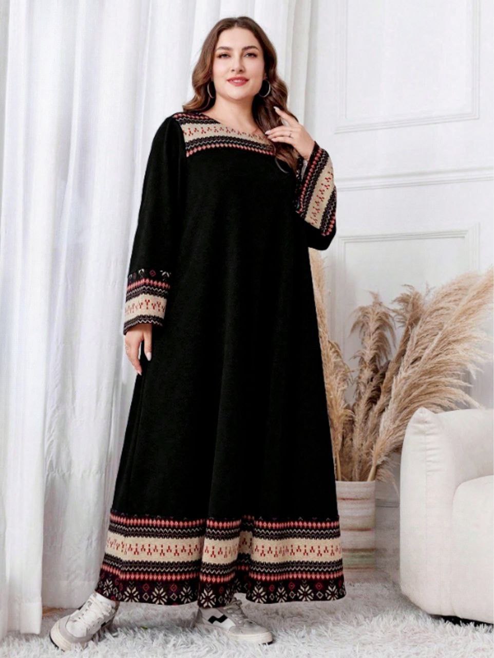 إيزابيلا – كاش بيج سايز تلبيس مرتاح بأسود مع تطريز برسومات