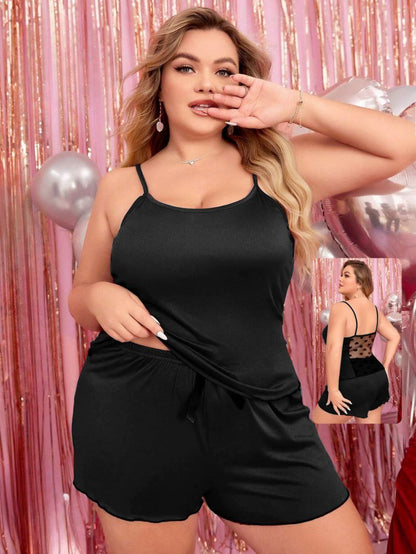 إيزابيلا – طقم لانجيري هوت شورت “زِبده” بيج سايز بحمالات رفيعة وظهر دانتيل قلوب