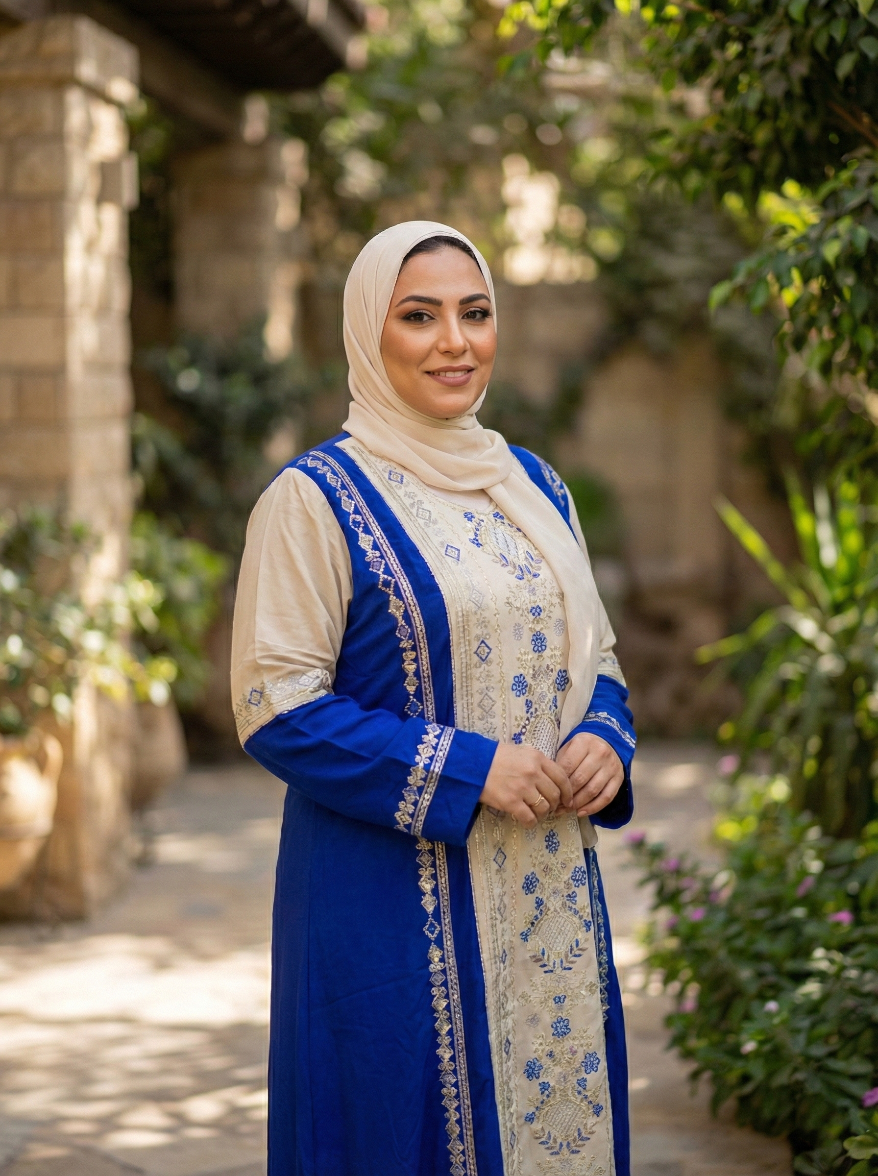 عباية كتان مطرزة