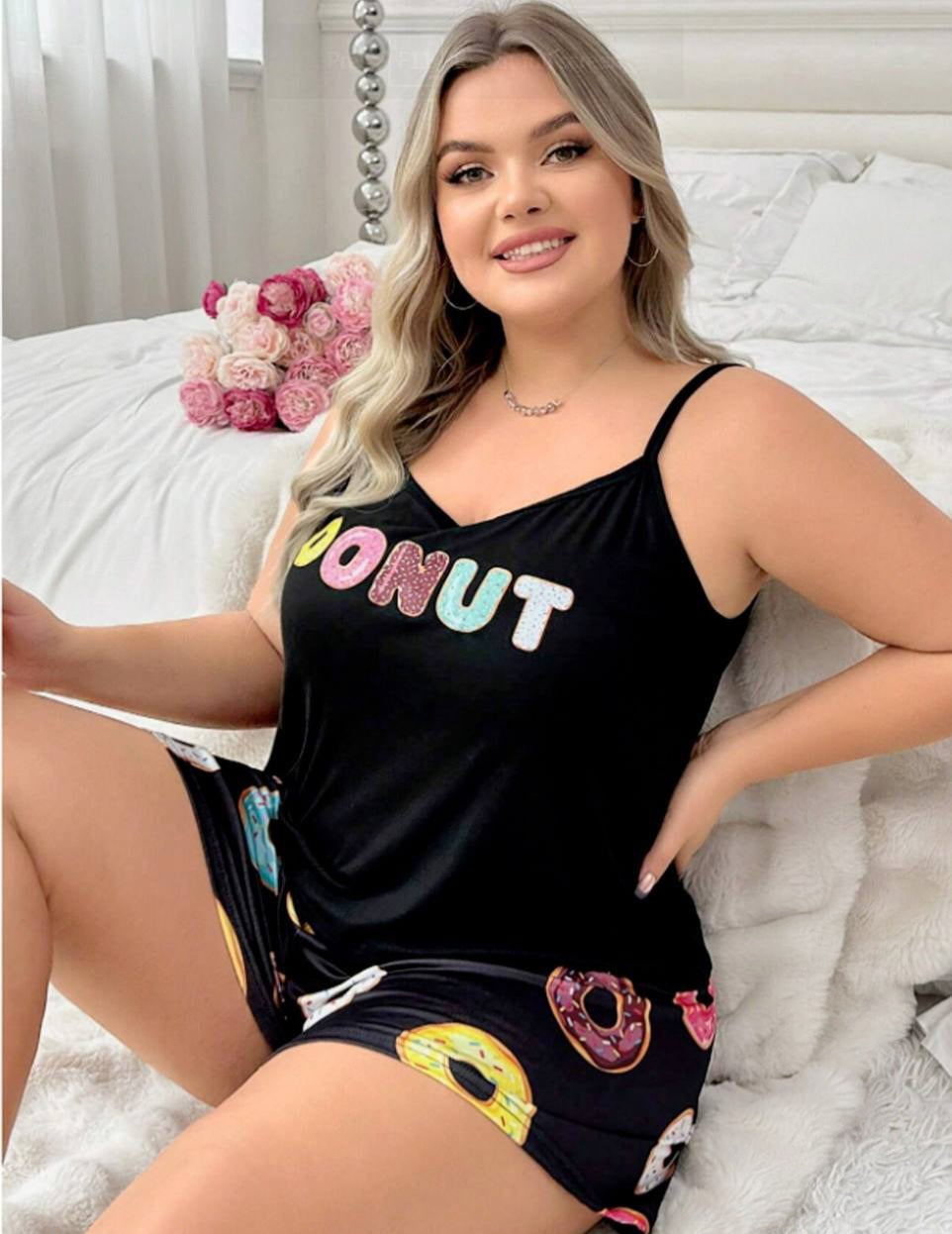 ✨ بيجامة شورت بطبعة Donut – كيوت ومريحة بستايل مرح 🍩🖤