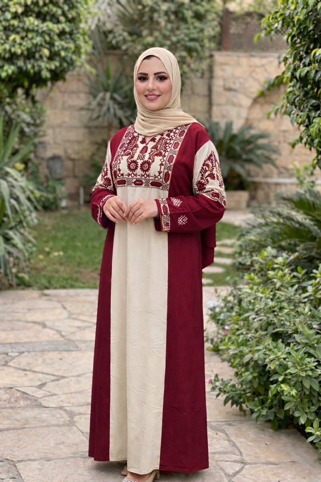 عباية كتان مطرزة دهبي ✨️💕