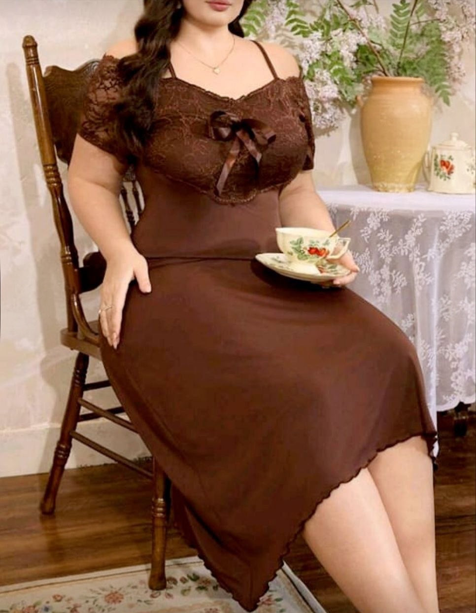 قميص نوم بيج سايز – أنوثة ورقي في كل تفصيلة ✨🤍🤎