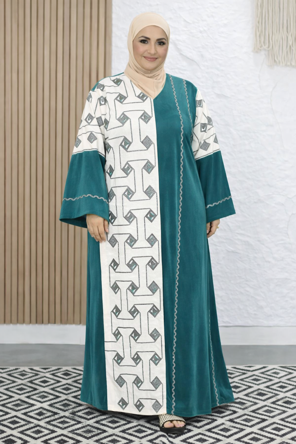 عباية بيتي قطيفة نصين