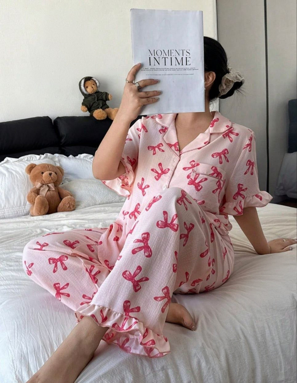 بيجامة بيج سايز... بطبعة فيونكات رقيقة تخلي إطلالتك كلها نعومة ودلع ✨🎀