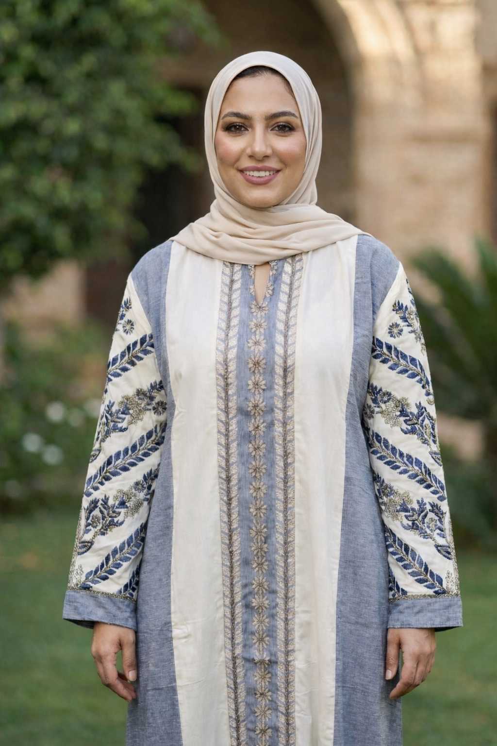 عباية كتان بتطريز راقي ✨️