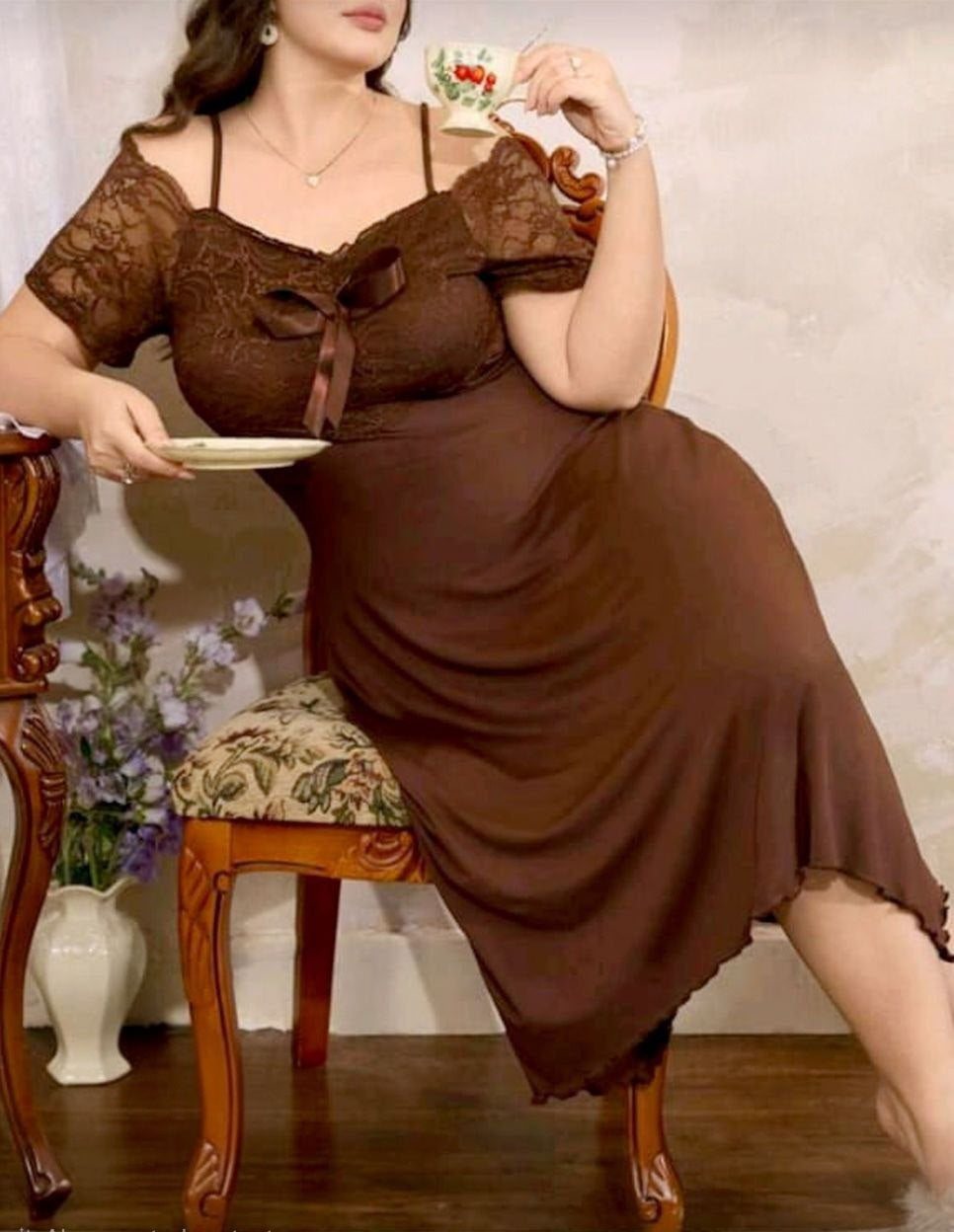 قميص نوم بيج سايز – أنوثة ورقي في كل تفصيلة ✨🤍🤎