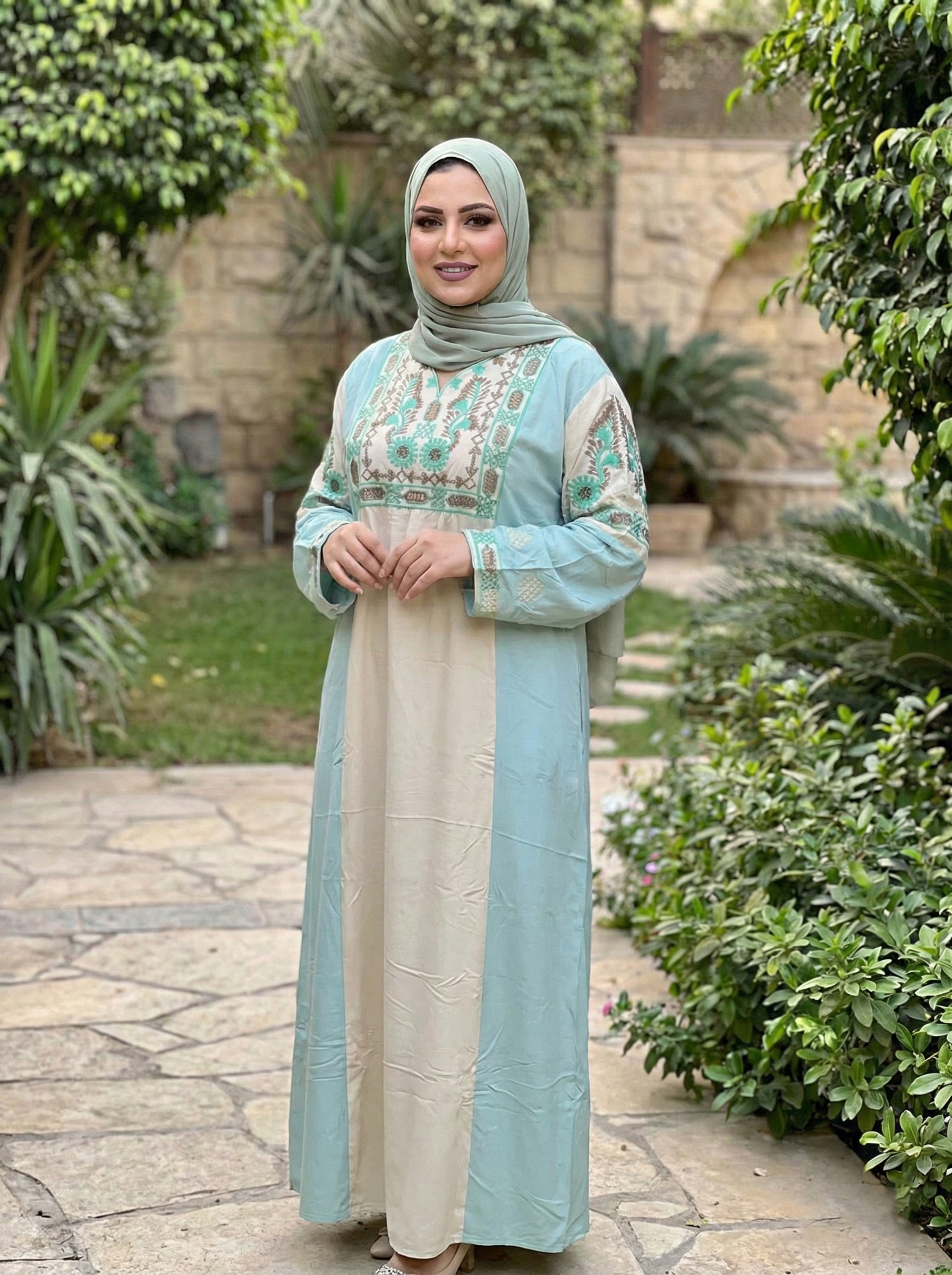 عباية كتان مطرزة دهبي ✨️💕