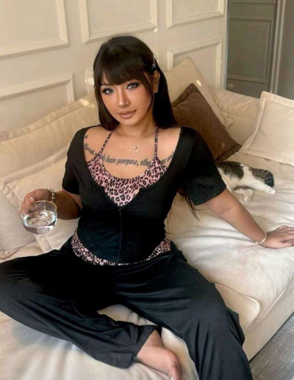 بيجامة بيج سايز – جرأة وأناقة بتفاصيل مميزة ✨🖤