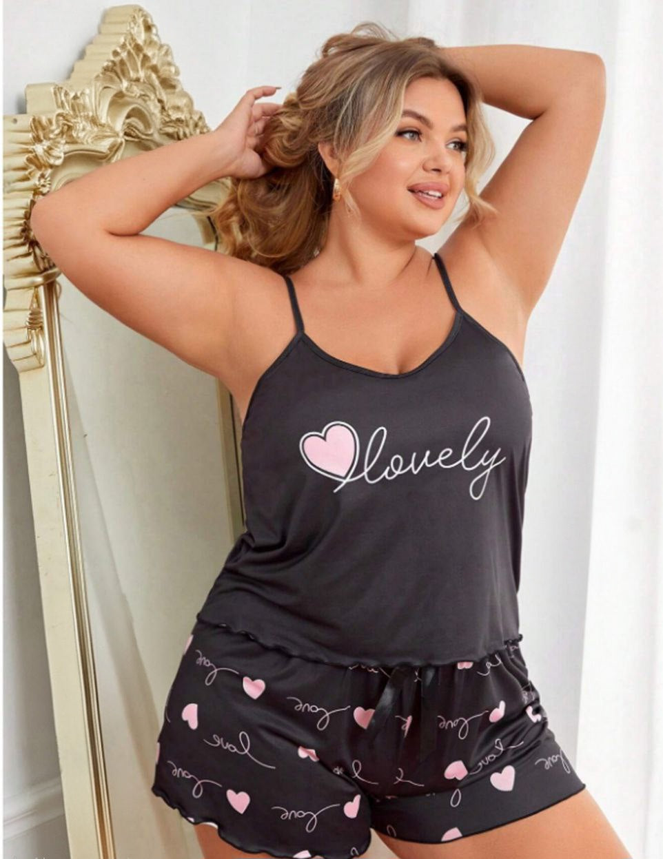 هوت شورت بيج سايز – رقة ودلع بسيط 🩶✨️