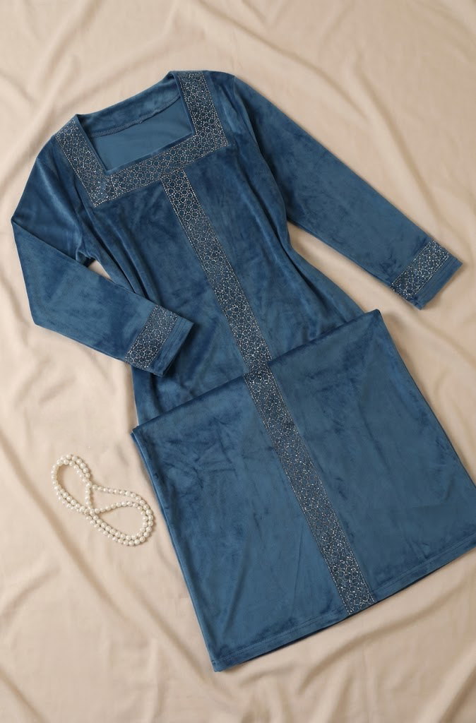 عباية بيتي قطيفة مطرزة مكتب تبارك