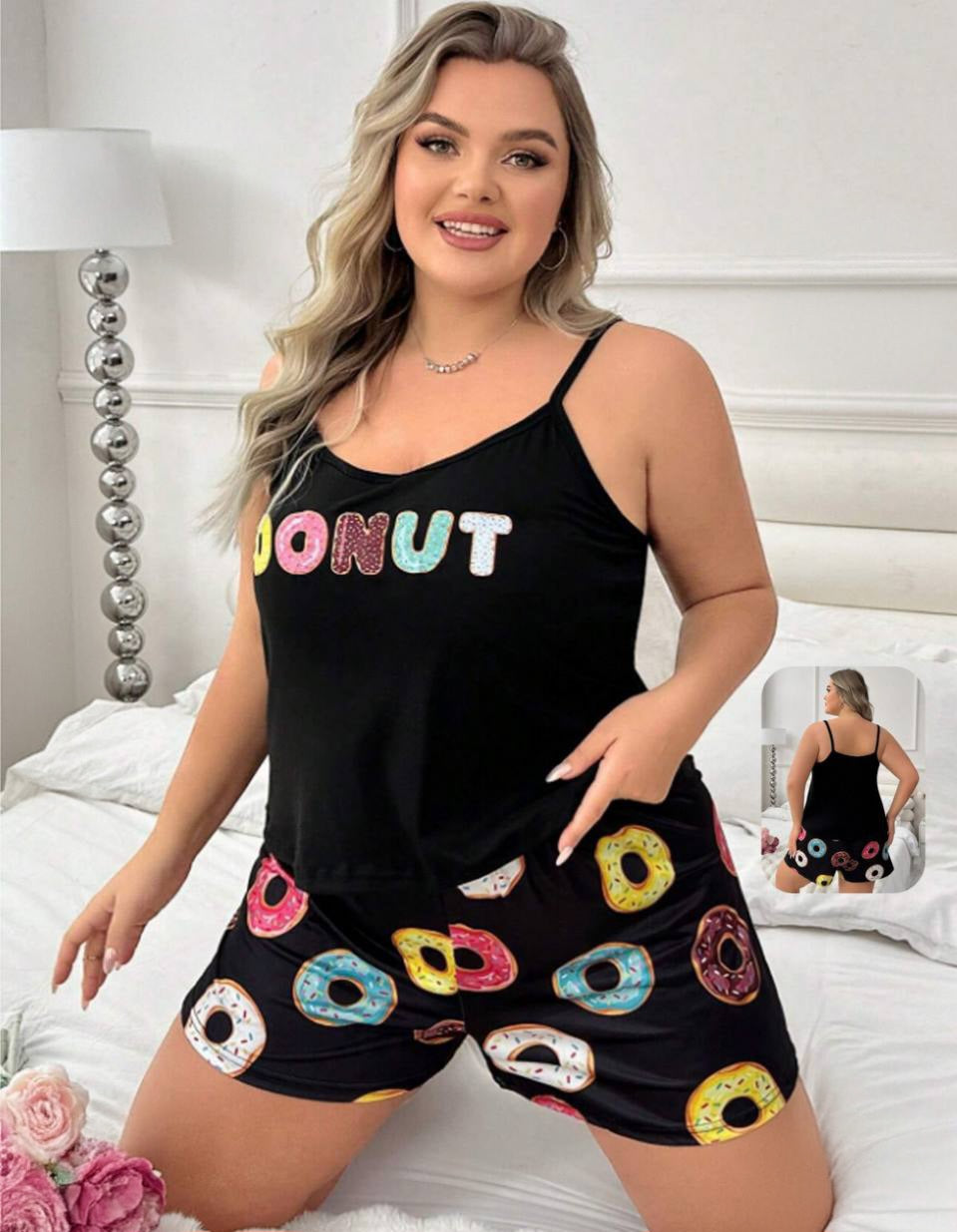 ✨ بيجامة شورت بطبعة Donut – كيوت ومريحة بستايل مرح 🍩🖤