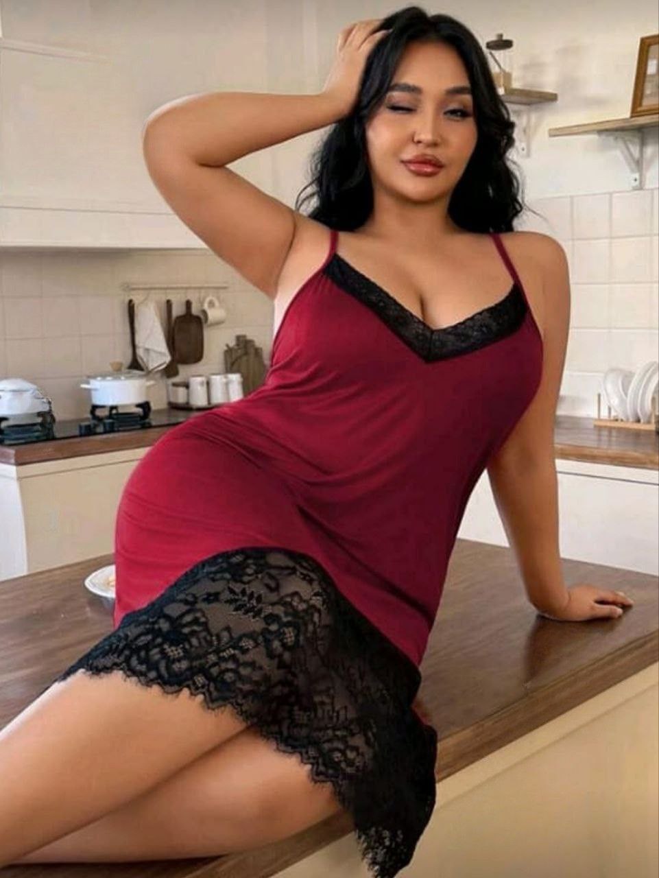 فستان لانجيري قصير مطعّم بدانتيل❤️ نعومة وأنوثة من غير مبالغة ✨️🥰
