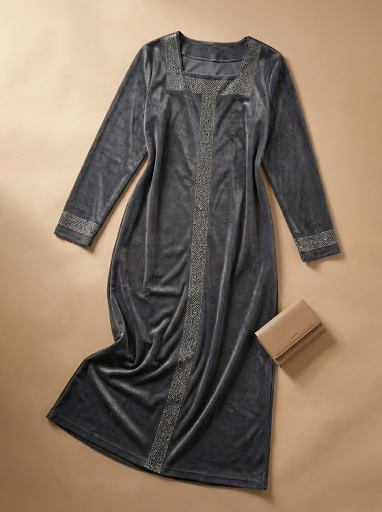 عباية بيتي قطيفة مطرزة مكتب تبارك