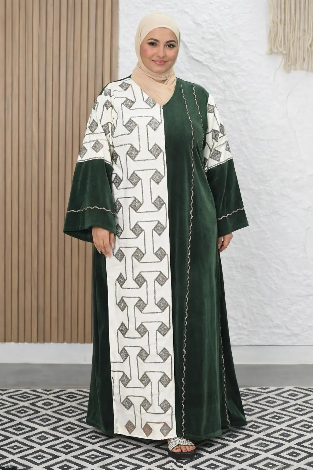 عباية بيتي قطيفة نصين مكتب تبارك