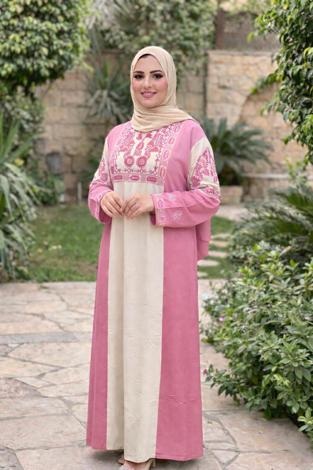 عباية كتان مطرزة دهبي ✨️💕